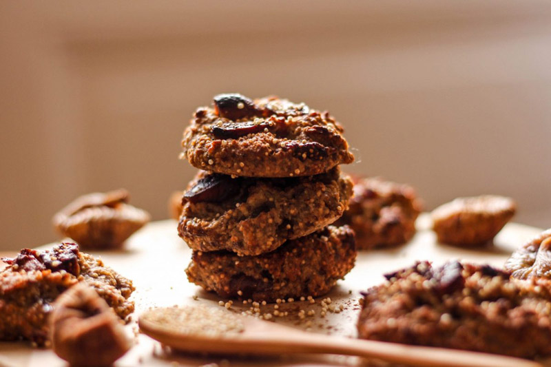 Dried figs and oat cookies