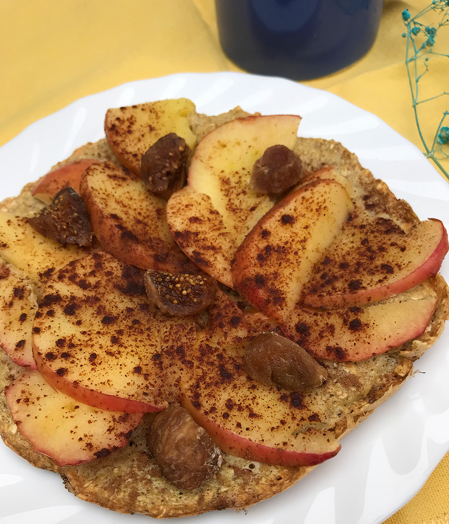 Pancake with dried figs and apple